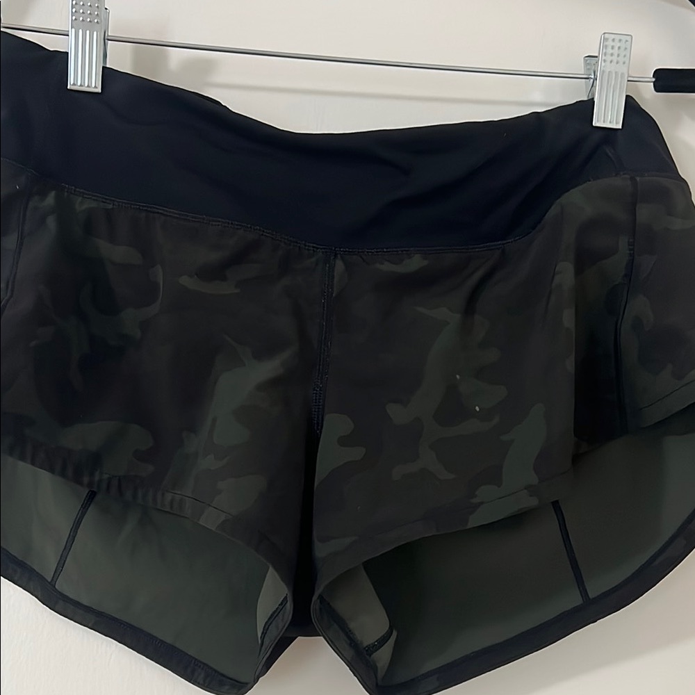 Lululemon Speedup 2.5” Women's Camouflage Shorts